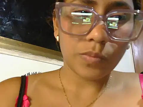 daniafrodita online show from August 2026 04:40:01 AM