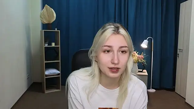 LishaNuding online show from August 2026 11:04:02 AM