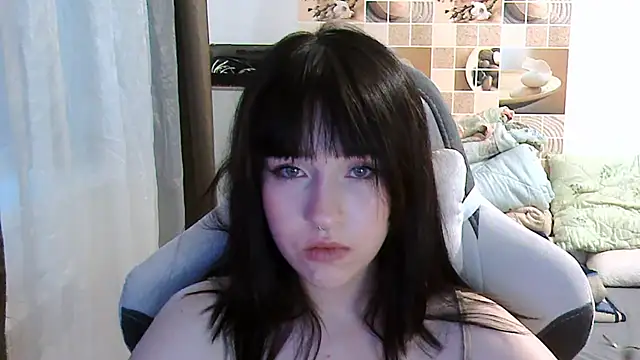 Snapshot of EvaHurt chatting on August 2026 04:46:01 PM EvaHurt online show from August 2026 04:46:01 PM