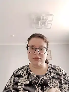 Snapshot of JulieTailor chatting on August 2026 10:43:01 AM JulieTailor online show from August 2026 10:43:01 AM