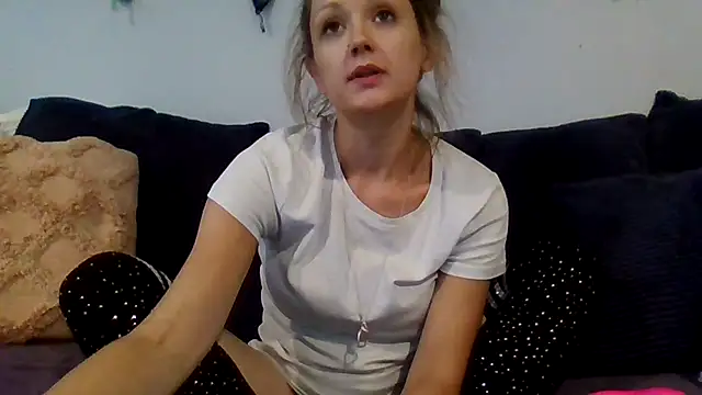 Snapshot of sensins_ chatting on August 2026 05:08:01 PM sensins online show from August 2026 05:08:01 PM