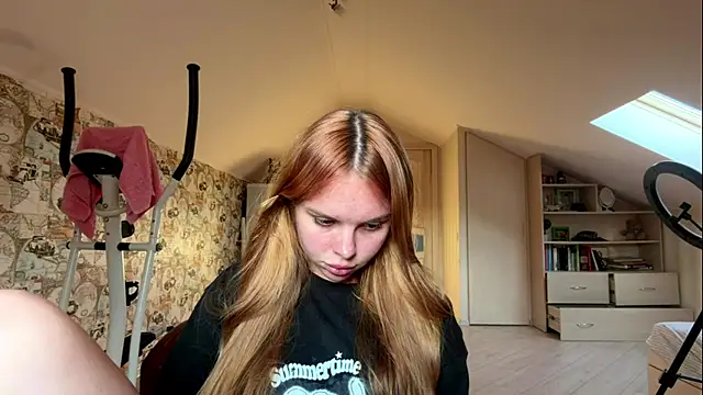HoneyAmberyy online show from August 2026 04:36:02 PM