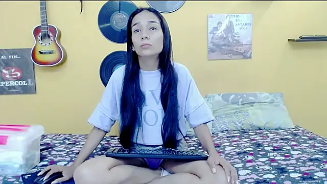 skinnycaroline18 online show from August 2026 02:13:02 PM