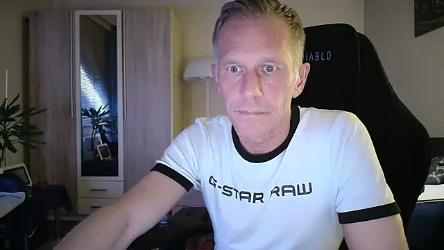slaveboy2016xh online show from June 2026 09:16:01 PM