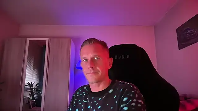 Snapshot of slaveboy2016@xh chatting on October 2025 10:33:02 PM slaveboy2016xh online show from October 2025 10:33:02 PM