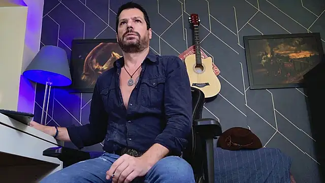 Snapshot of ChrisKox chatting on November 2025 03:51:04 AM ChrisKox online show from November 2025 03:51:04 AM