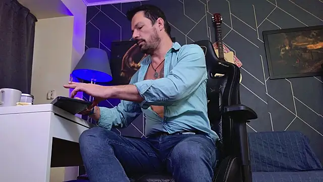 Snapshot of ChrisKox chatting on November 2025 06:03:02 AM ChrisKox online show from November 2025 06:03:02 AM