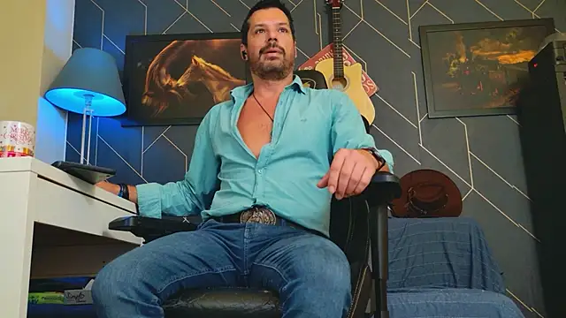 Snapshot of ChrisKox chatting on October 2025 08:38:01 AM ChrisKox online show from October 2025 08:38:01 AM