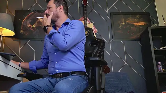 Snapshot of ChrisKox chatting on October 2025 04:33:01 AM ChrisKox online show from October 2025 04:33:01 AM