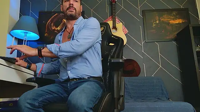 Snapshot of ChrisKox chatting on October 2025 03:50:01 AM ChrisKox online show from October 2025 03:50:01 AM