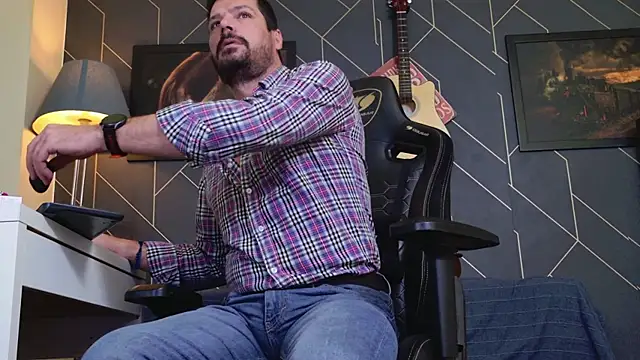 Snapshot of ChrisKox chatting on November 2025 04:27:02 AM ChrisKox online show from November 2025 04:27:02 AM