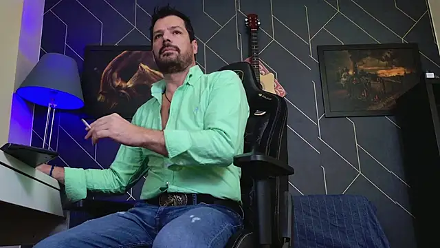 Snapshot of ChrisKox chatting on November 2025 05:18:02 AM ChrisKox online show from November 2025 05:18:02 AM