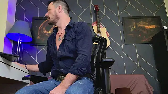 Snapshot of ChrisKox chatting on December 2025 02:32:02 AM ChrisKox online show from December 2025 02:32:02 AM