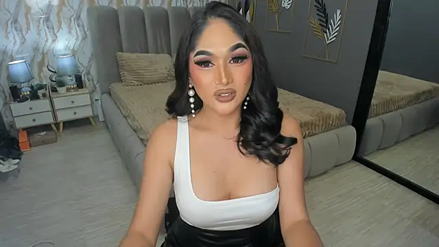 LegendaryNicole online show from October 2025 01:56:02 PM
