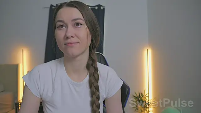 Snapshot of SweetPulse chatting on December 2025 04:38:01 PM SweetPulse online show from December 2025 04:38:01 PM