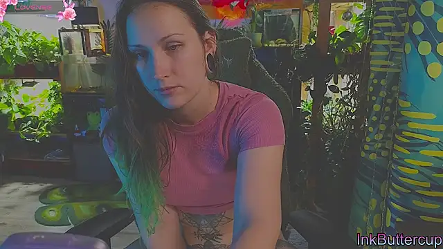 Snapshot of Dead_Butterfly chatting on October 2025 04:15:01 AM Dead Butterfly online show from October 2025 04:15:01 AM