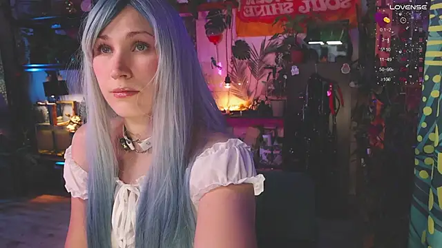 Dead Butterfly online show from December 2025 04:01:01 AM