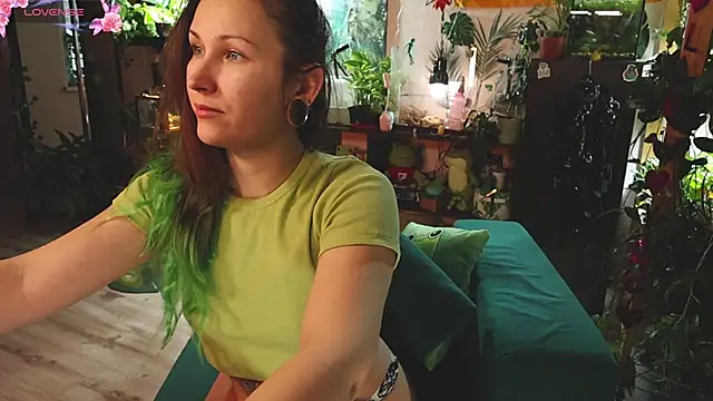 Dead Butterfly online show from October 2025 03:38:01 AM