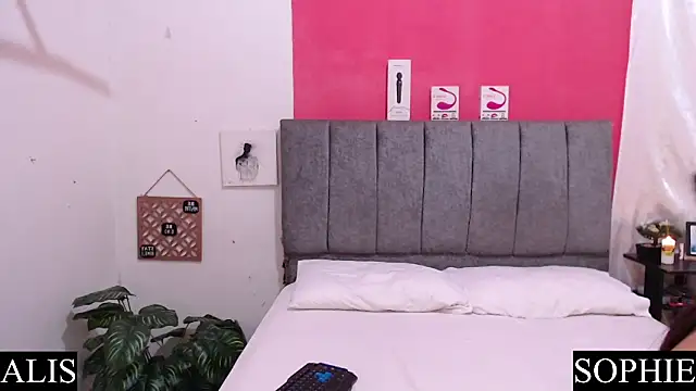 Sophie And Alis online show from March 2025 03:01:01 PM