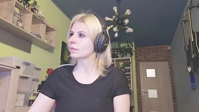 karmija online show from April 2026 09:54:01 PM