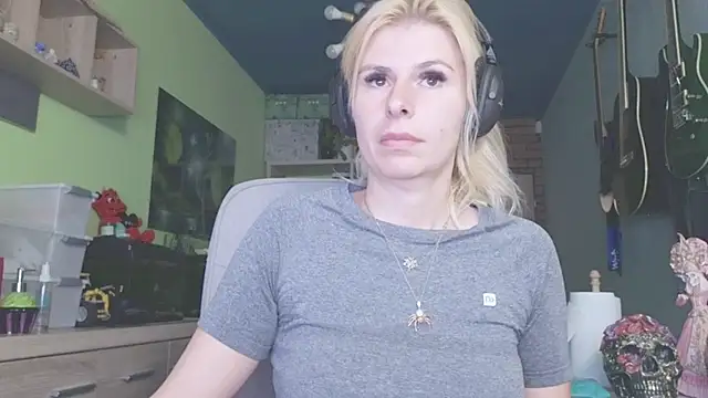 karmija online show from November 2025 09:52:02 PM