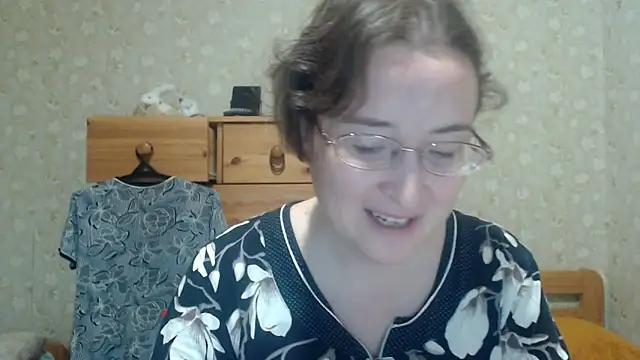 Smart Rose online show from April 2026 04:33:02 PM