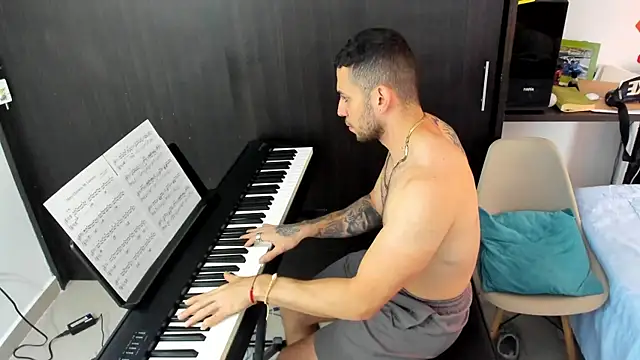 logan smith online show from December 2025 12:42:02 PM