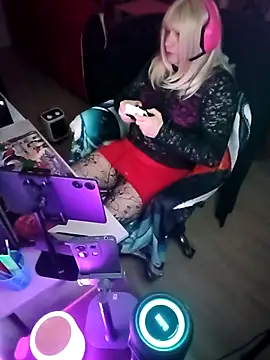 Snapshot of JulietteMaitresse chatting on April 2026 08:00:02 PM JulietteMaitresse online show from April 2026 08:00:02 PM