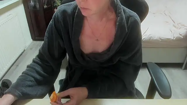 minoesje37 online show from March 2026 08:26:02 PM