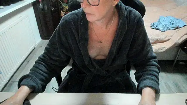 minoesje37 online show from November 2025 08:14:01 PM