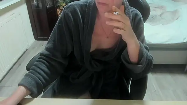 minoesje37 online show from April 2026 07:50:02 PM