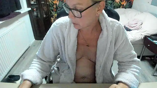 Snapshot of minoesje37 chatting on September 2025 07:24:02 PM minoesje37 online show from September 2025 07:24:02 PM