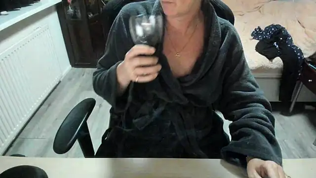 minoesje37 online show from October 2025 08:30:02 PM