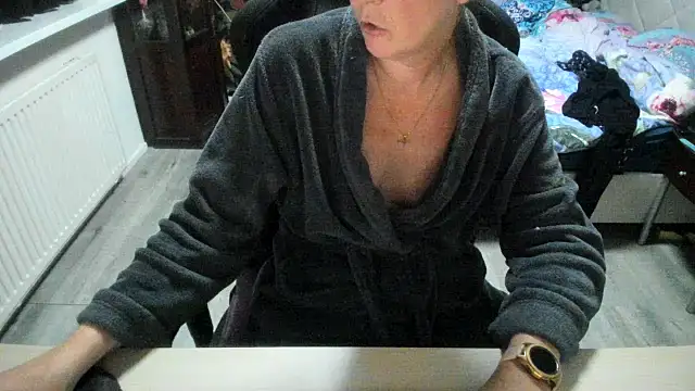 minoesje37 online show from November 2025 08:02:01 PM