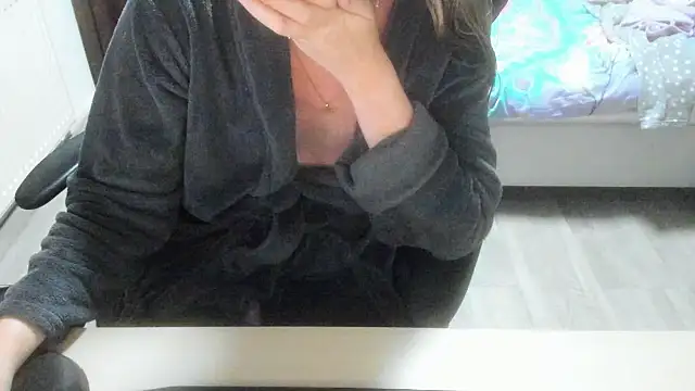 minoesje37 online show from January 2026 08:37:02 PM