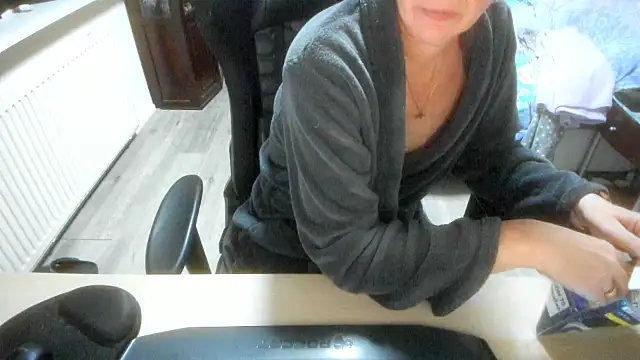 minoesje37 online show from November 2025 08:42:02 PM