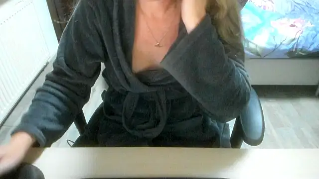 minoesje37 online show from November 2025 09:26:01 PM