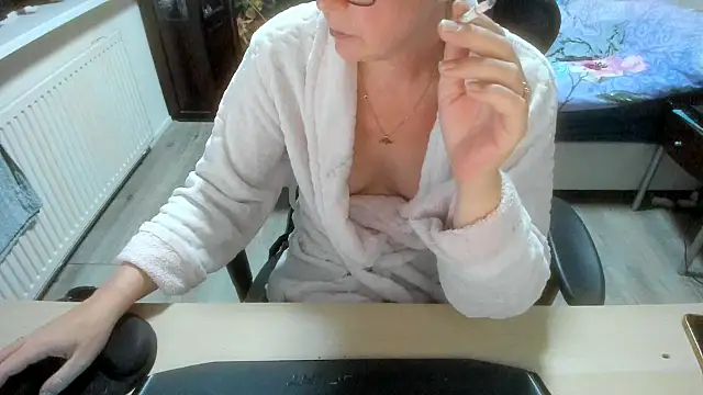 minoesje37 online show from December 2025 08:53:02 PM