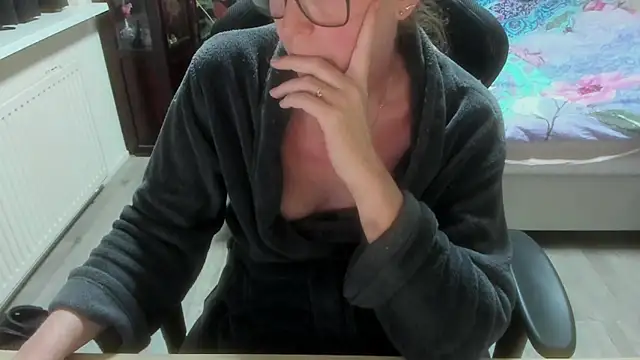 minoesje37 online show from March 2026 08:38:02 PM