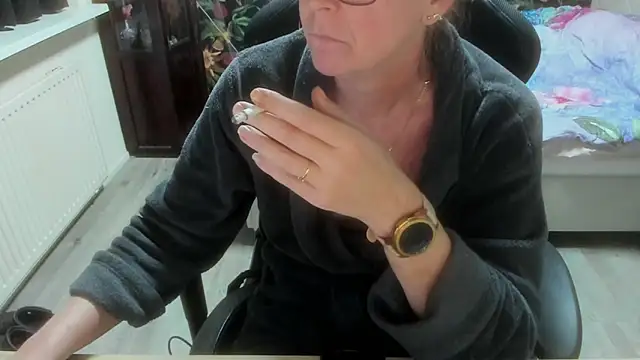 minoesje37 online show from March 2026 08:20:02 PM