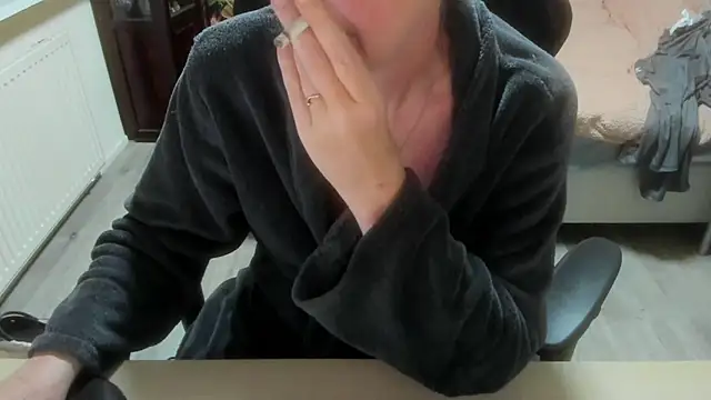 minoesje37 online show from February 2026 08:17:02 PM