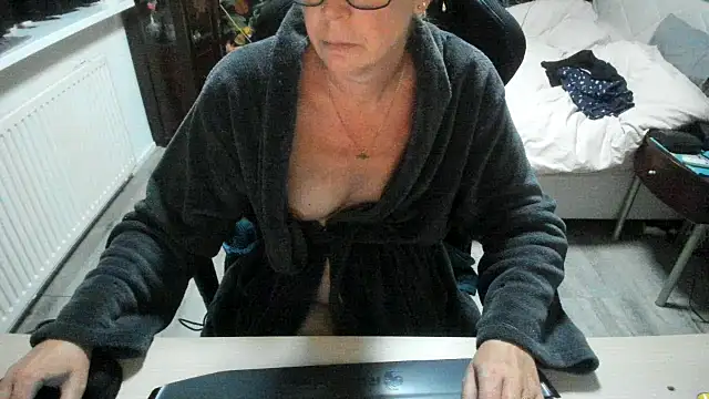 Snapshot of minoesje37 chatting on September 2025 07:32:02 PM minoesje37 online show from September 2025 07:32:02 PM