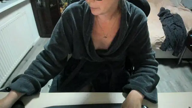 Snapshot of minoesje37 chatting on October 2025 07:16:02 PM minoesje37 online show from October 2025 07:16:02 PM