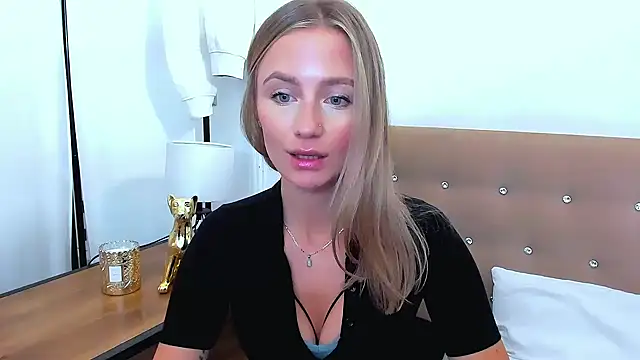 Snapshot of LenaCUTE chatting on October 2025 07:31:02 AM LenaCUTE online show from October 2025 07:31:02 AM
