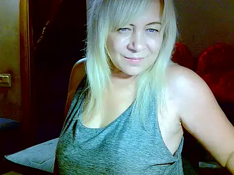 Snapshot of AgoniA7 chatting on November 2025 04:45:01 AM AgoniA7 online show from November 2025 04:45:01 AM