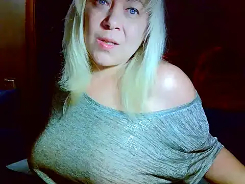AgoniA7 online show from May 2026 06:56:02 PM