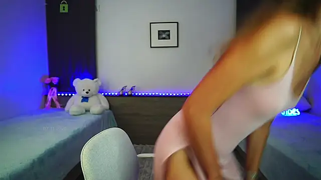  Anna Shine  online show from November 2025 04:44:02 PM