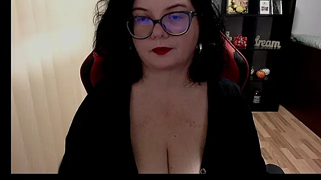 MissTroublle online show from February 2026 12:14:01 PM