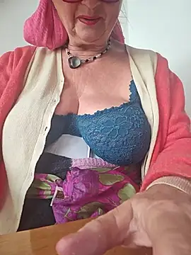 Snapshot of MucMilf59 chatting on October 2025 10:14:01 AM MucMilf59 online show from October 2025 10:14:01 AM