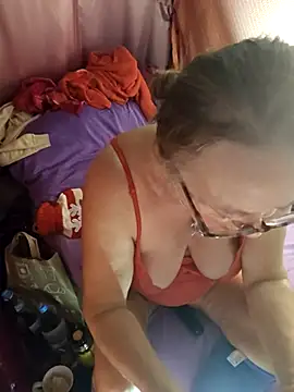 Snapshot of MucMilf59 chatting on October 2025 08:39:02 PM MucMilf59 online show from October 2025 08:39:02 PM